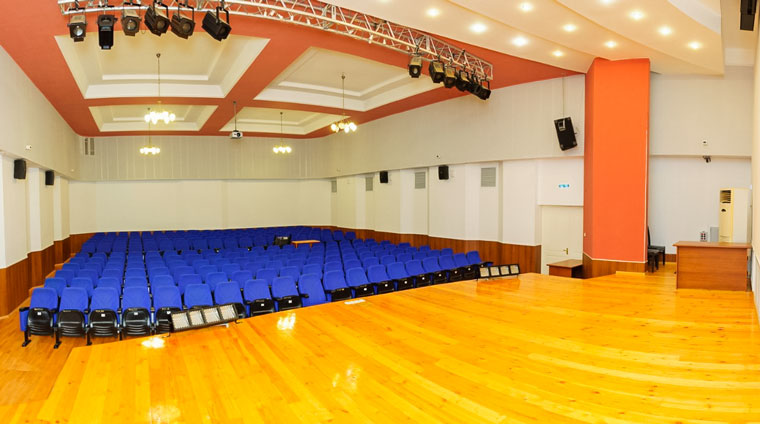 Общий вид Киноконцертного зала санатория Виктория в Кисловодске