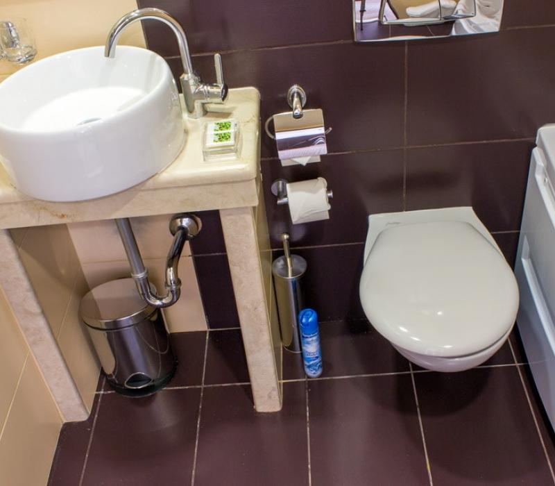 Совмещенный санузел с ванной в 2 местном 1 комнатном Студия в санатории Плаза СПА. Железноводск