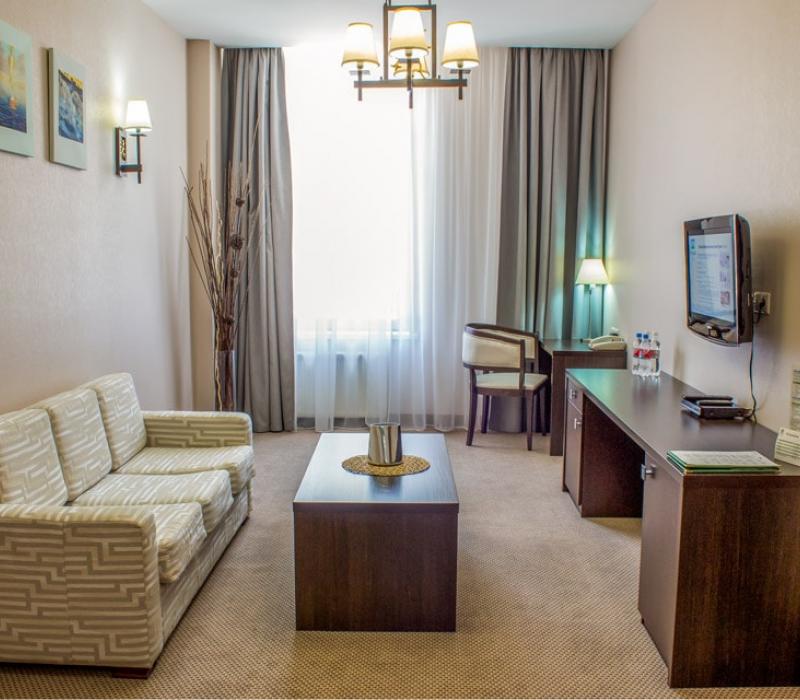 Гостиная в 2 местном 2 комнатном Люксе Семейном санатория Плаза СПА в Железноводске
