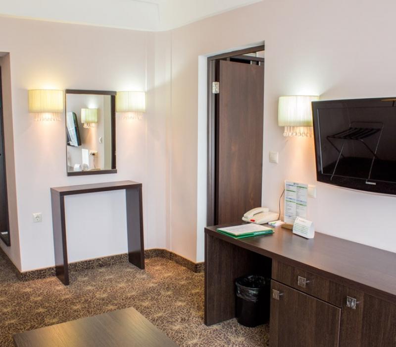 Планировка комнат в 2 местном 2 комнатном Люксе санатория Плаза СПА в Железноводске