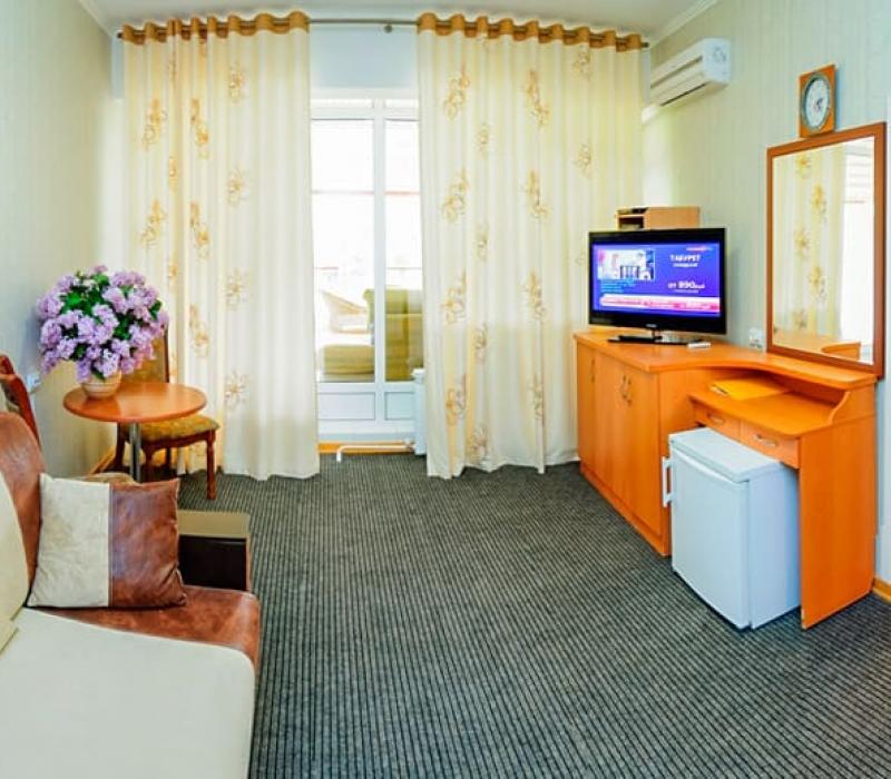 Гостиная 2 местного 2 комнатного Люкса санатория Вилла Арнест в Кисловодске