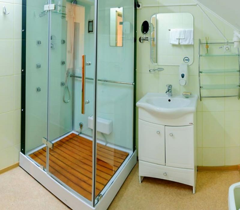 Ванная комната 2 местного 2 комнатного Люкса, Коттедж «Любовь» в санатории Вилла Арнест. Кисловодск