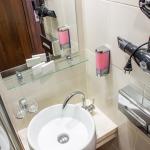 Оснащение ванной комнаты 2 местного 1 комнатного Стандарта в санатории Плаза СПА. Железноводск