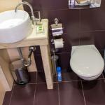 Совмещенный санузел с ванной в 2 местном 1 комнатном Студия в санатории Плаза СПА. Железноводск