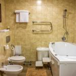 Ванная комната в 2 местном 2 комнатном Люксе Семейном санатория Плаза СПА в Железноводске