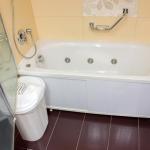 Ванная комната 2 местного 2 комнатного Люкса в санатории Плаза СПА. Железноводск