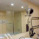 Оснащение ванной комнаты в 2 местных 3 комнатных Президентских Апартаментах санатория Плаза СПА в Железноводске