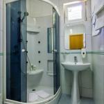 Совмещенный санузел в 2 местном 1 комнатном Стандарте коттеджа «Любовь» в санатории Вилла Арнест. Кисловодск